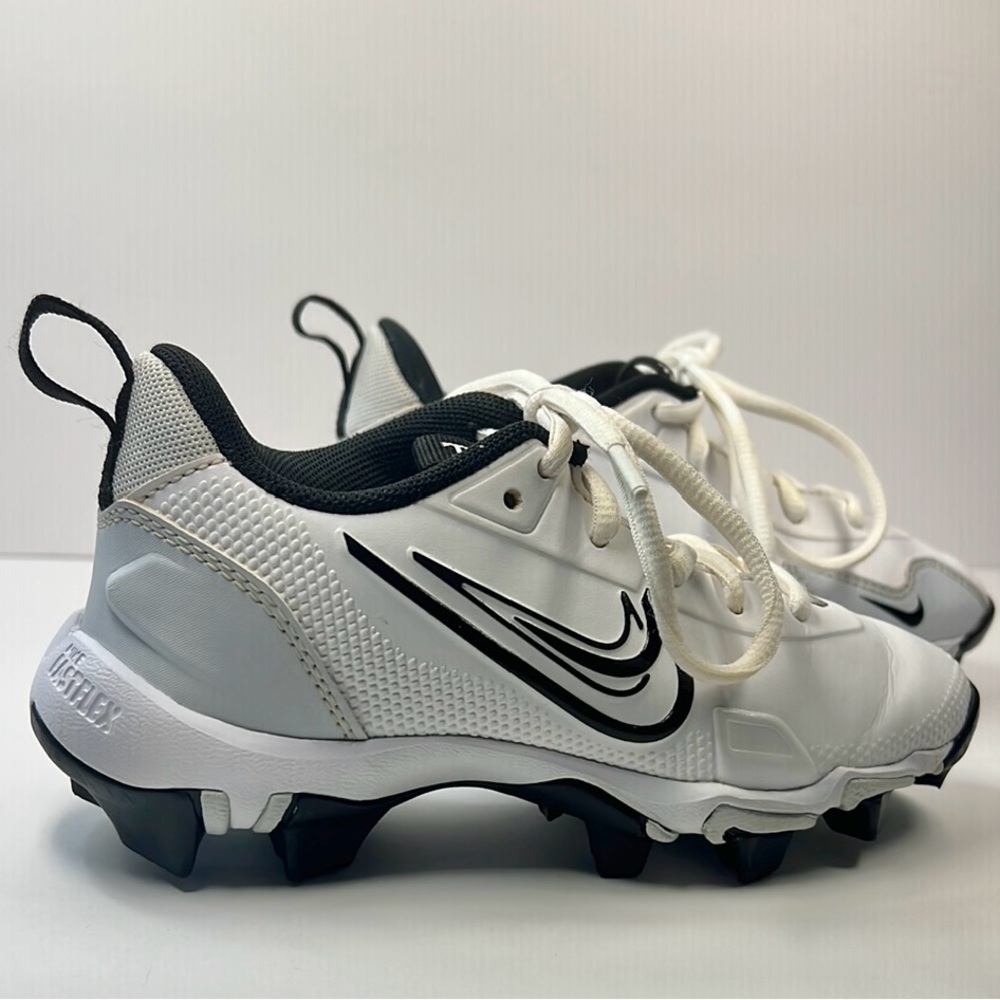 Nike White and Black Sneakers with Chunky Design